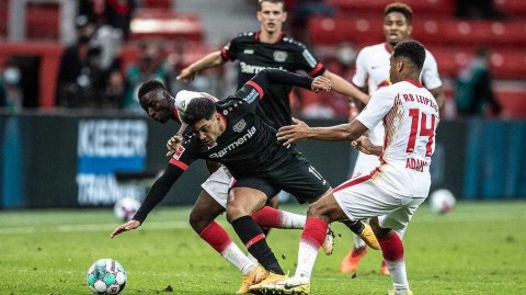 拜耳竞技场的首场博弈：勒沃库森与莱比锡红牛奉献进球大战，新赛季德甲强强对话以平局收场