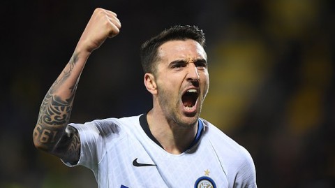 蓝黑军团客场奏凯：纳英戈兰头槌佩里西奇点射，国米力擒弗罗西诺内