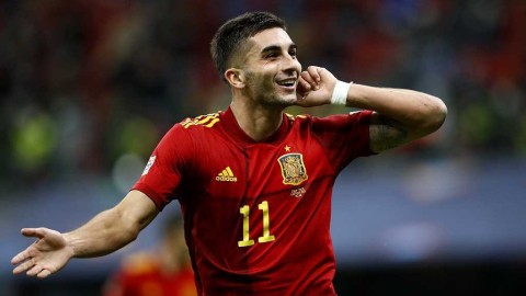 欧国联半决赛：十人意大利1比2不敌西班牙，37场不败金身告破