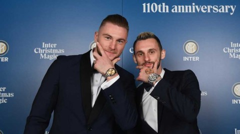 国米太太团圣诞晚宴闪耀亮相，颜值与气质演绎绿茵场外的优雅风景