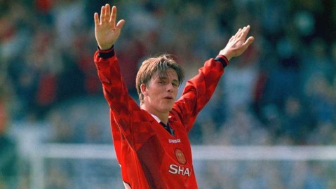 绿茵场上的天外飞仙：记那些载入史册的中圈吊射