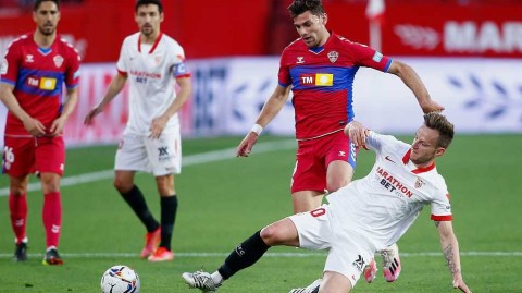 皮斯胡安球场的夜晚：恩内斯里与巴斯克斯联手导演胜利，塞维利亚完胜埃尔切