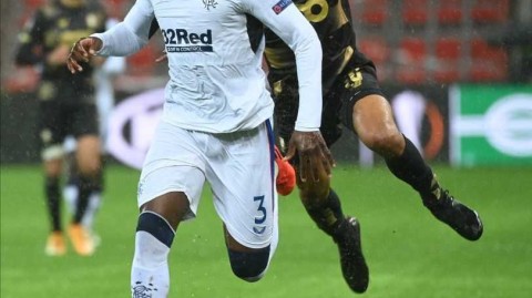 欧联杯神迹：鲁夫中场天外飞仙，流浪者雨夜征服列日