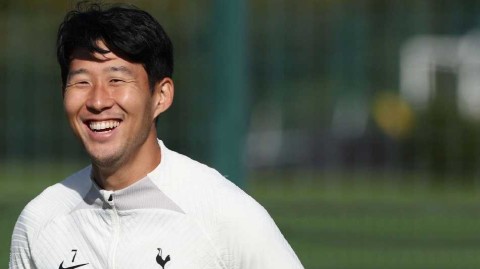 热刺欧冠关键战前积极备战 孙兴慜展露笑容传递乐观信号