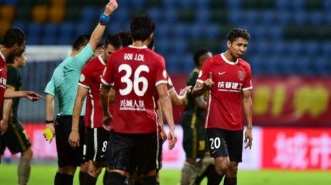 2026赛季中超第二轮：京鲁德比泰山2-1绝杀国安，克雷桑传射导演惊天逆转