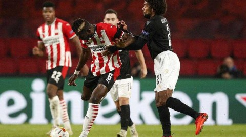 埃因霍温欧联杯上演惊天逆转，飞利浦大球场激情一夜