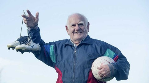 八旬绿茵传奇七十九载足球情