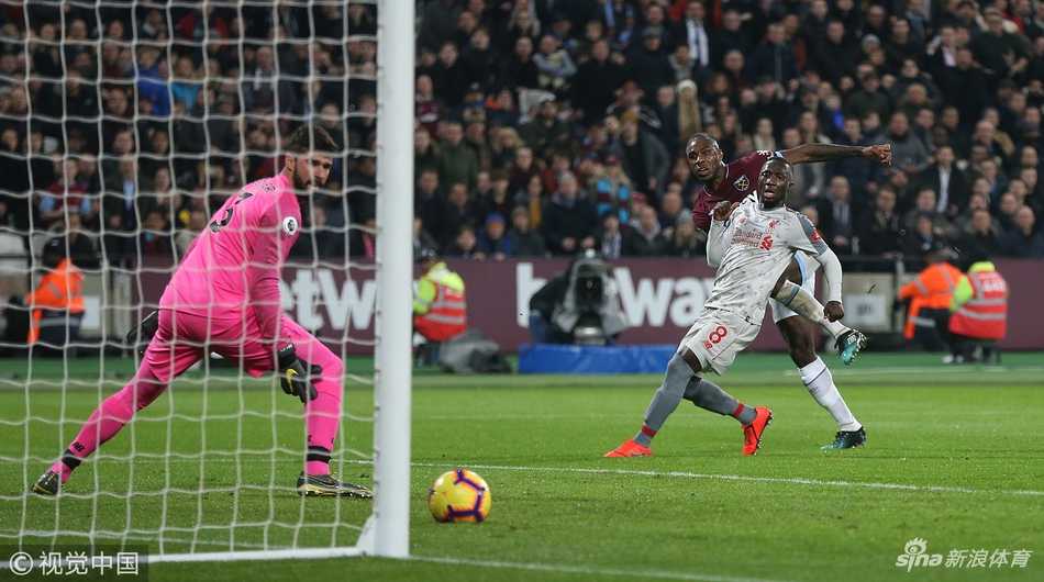 终场哨响后，萨拉赫神情落寞，这场充满争议的平局让利物浦在争冠关键时刻痛失两分。