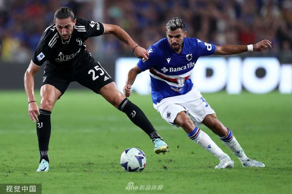 什琴斯尼飞身鱼跃单掌将势大力沉的射门托出横梁，整个人在空中舒展成一道优美的弧线