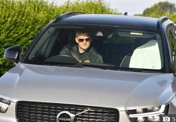 训练结束，曼联球员们陆续离开，而关于卢卡库未来的讨论，依然在球场外的世界里持续发酵。