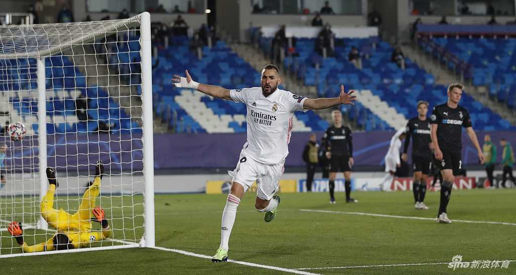 莫德里奇在乱军中拔脚怒射，皮球如出膛炮弹般飞向球门，虽然此球因队友越位被判无效，但这记爆射却淋漓尽致地展现了皇马中场艺术家骨子里的铁血与激情。