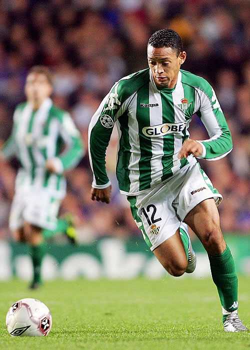 效力西班牙人队时期，奥利维拉在进球后激情怒吼，宣泄着战胜伤病、重返巅峰的喜悦。