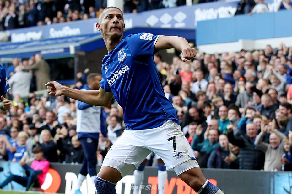 一张清晰的英超巴西射手榜数据图表，列出了包括菲尔米诺、热苏斯、威廉等人在内的进球数与排名，通过数字直观展现了他们的历史地位。