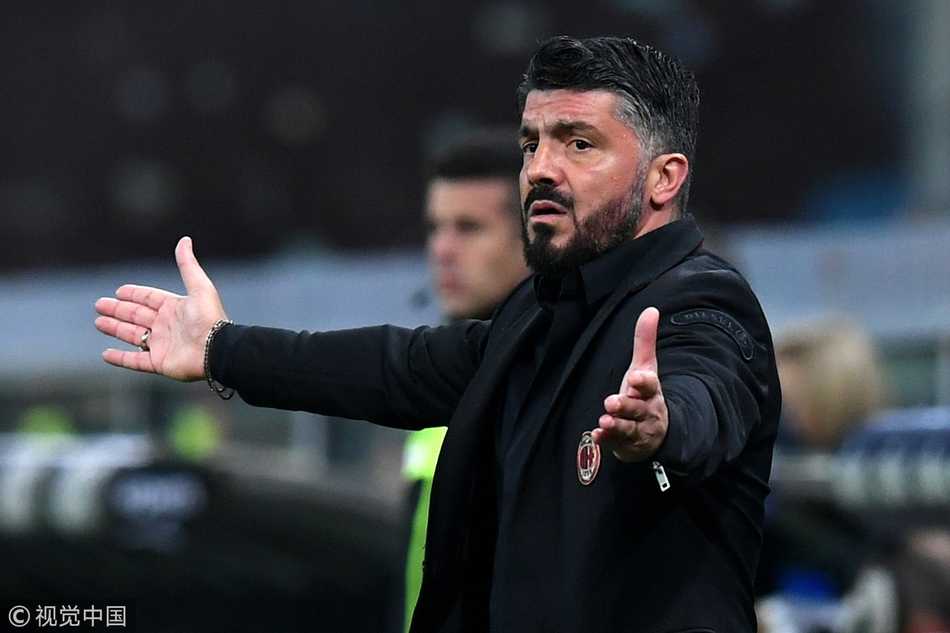 加图索无奈摊开双手，对球员错失扳平良机表示难以理解和失望