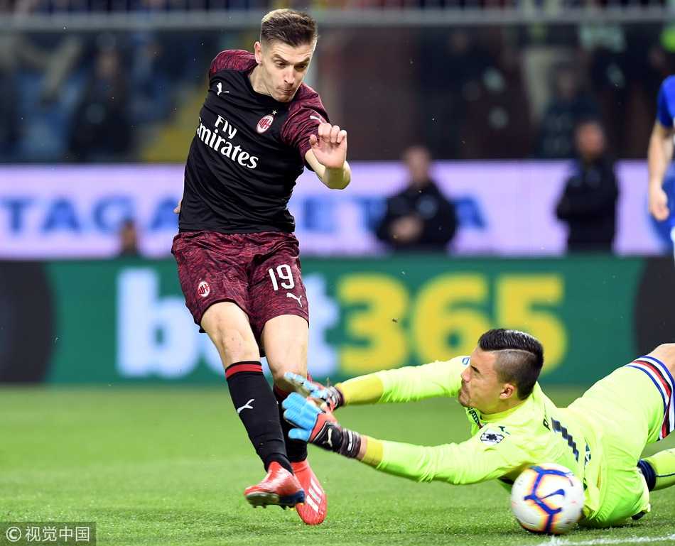 门将唐纳鲁马高接低挡，奋力扑出对方射门，但仍未能挽救球队败局