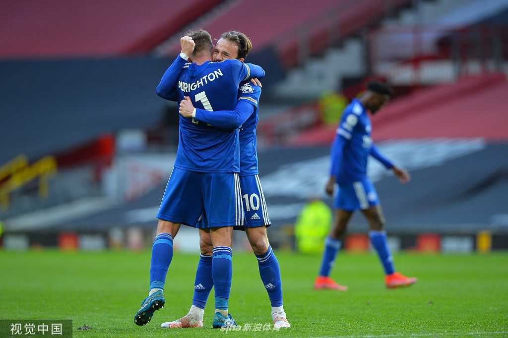 格林伍德冷静低射洞穿舒梅切尔十指关后激情滑跪，脸上写满了扳平比分的畅快与对胜利的渴望