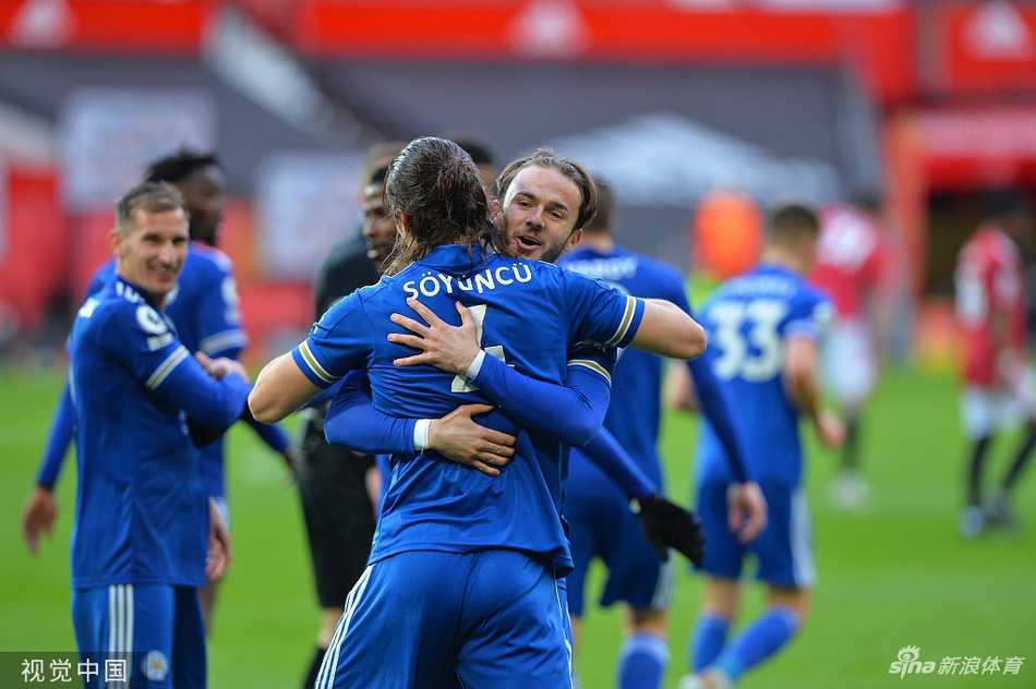 卢克·托马斯凌空斩震惊梦剧场，蓝狐小将张开双臂肆意庆祝这粒梦幻般的开局进球