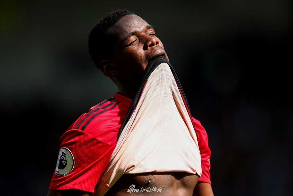 曼联铁腰麦克托米奈在禁区线上一脚冷静的抽射，皮如炮弹般钻入网窝，为球队带来短暂希望。