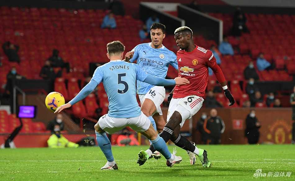 终场哨响，博格巴与德布劳内交换球衣，两位中场核心的脸上没有德比后的剑拔弩张，只有深深的疲惫与一丝释然，这场平局对双方而言都像是种解脱。