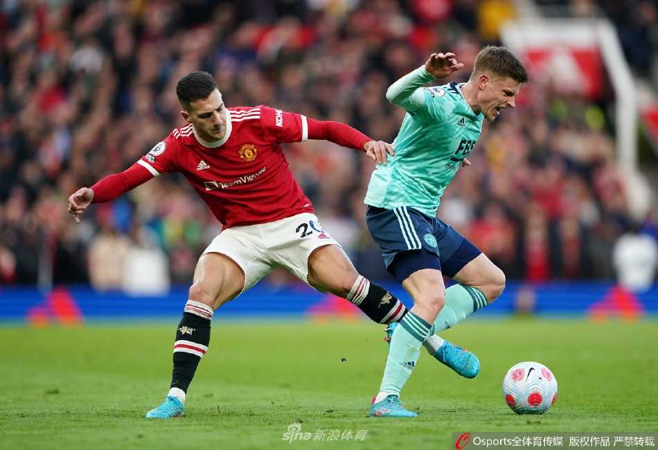 比赛结束后，双方球员神情各异，曼联众将面带遗憾与失落，而莱斯特城球员则更多流露出未能全取三分的惋惜。