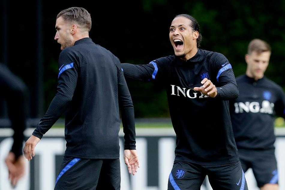 训练结束后，球员们进行放松和拉伸，良好的恢复习惯是保持整个赛季高水平竞技状态的关键一环。