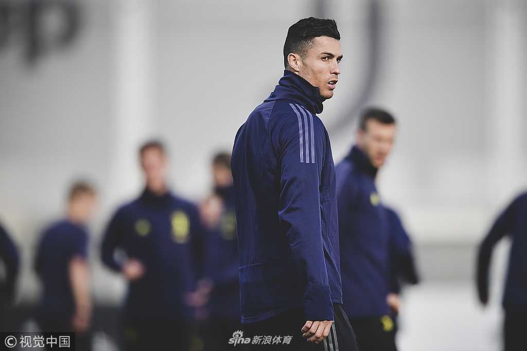 曼朱基奇与队友在训练中进行头球攻门练习，高空优势或将成为尤文图斯撕开马竞防线的关键武器。