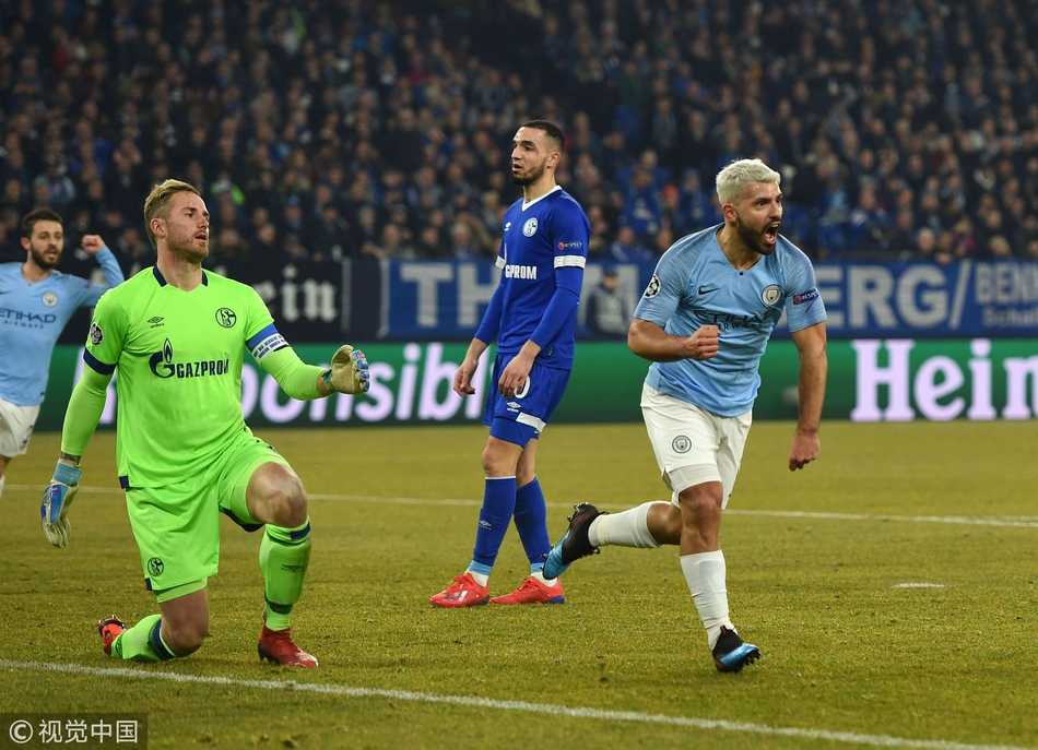 本塔莱布主罚点球一蹴而就，梅开二度后他激情咆哮庆祝，这一刻他是费尔廷斯竞技场的英雄。