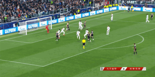 孙兴慜接球后高速推进，变向过掉防守球员后冷静推射远角，整个过程电光火石