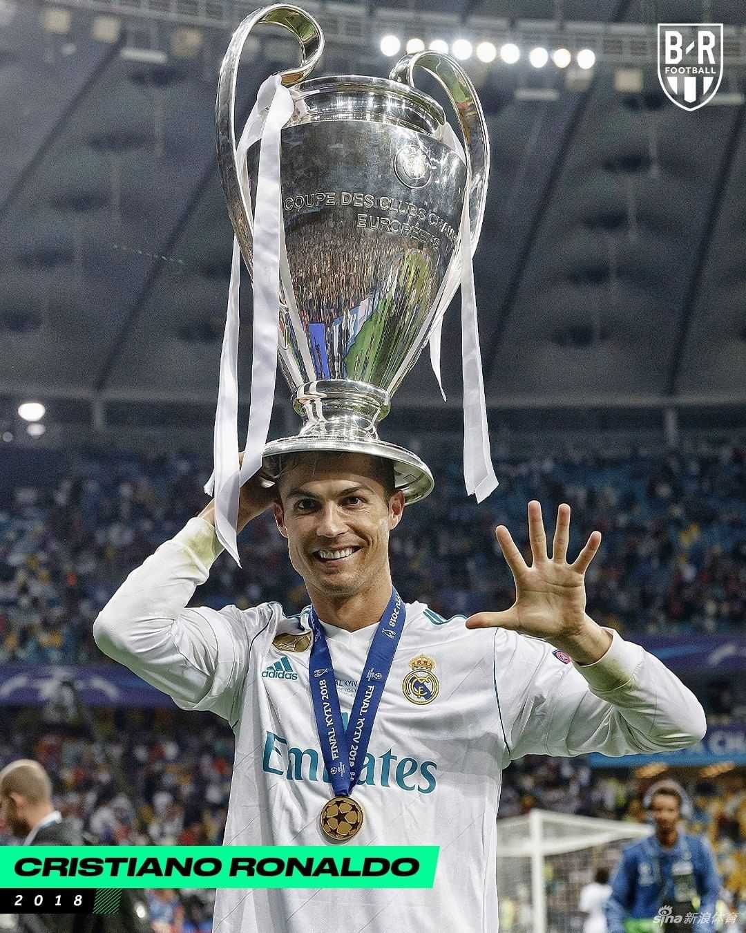 德罗巴在安联球场点球大战制胜后激动狂奔，脱下球衣怒吼庆祝，古铜色的肌肤在灯光下闪耀，这是他留给切尔西最霸气的瞬间。