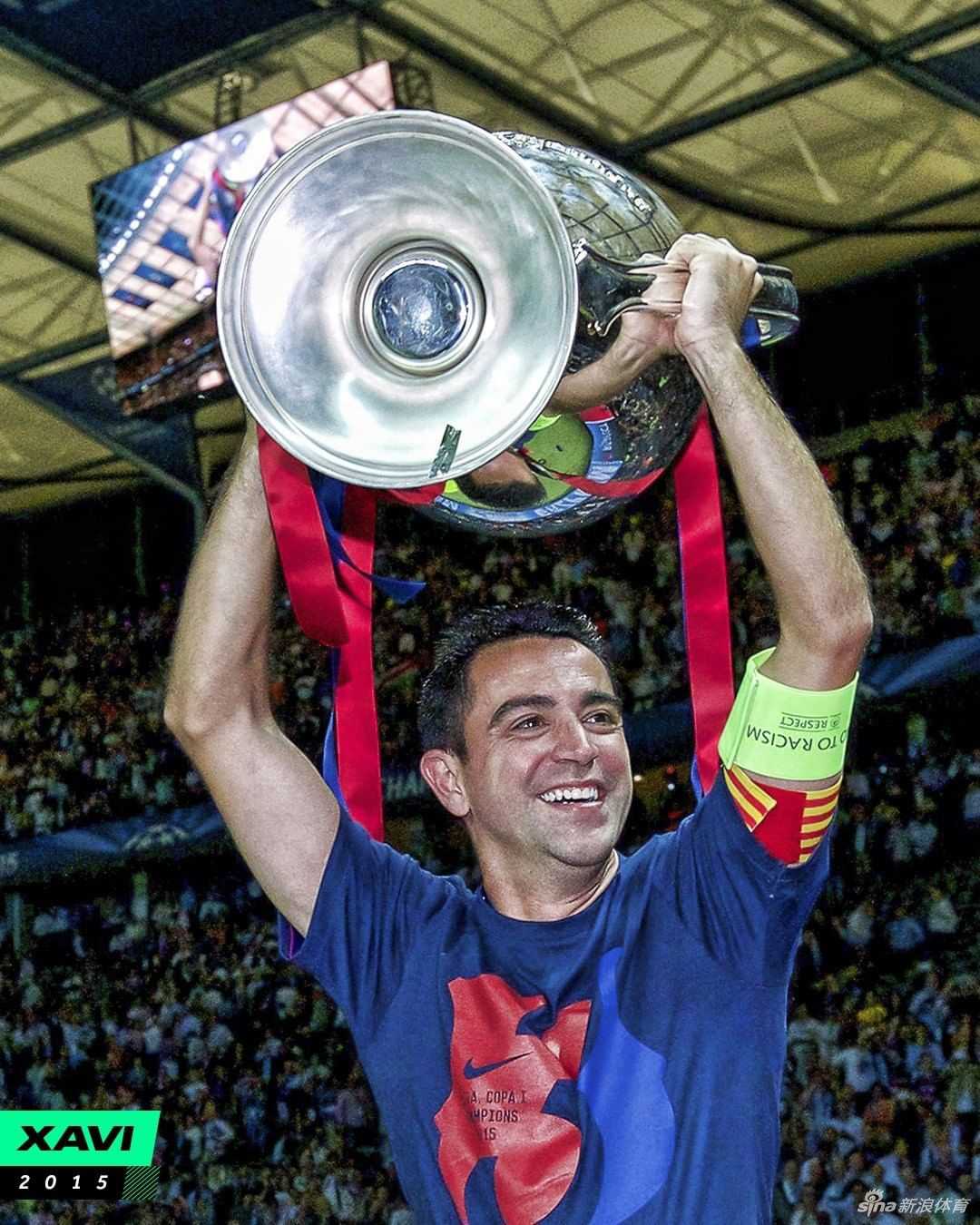 莫拉塔身披皇马球衣在欧冠赛场奔跑，手指向天空，脸上带着充满斗志的稚气。