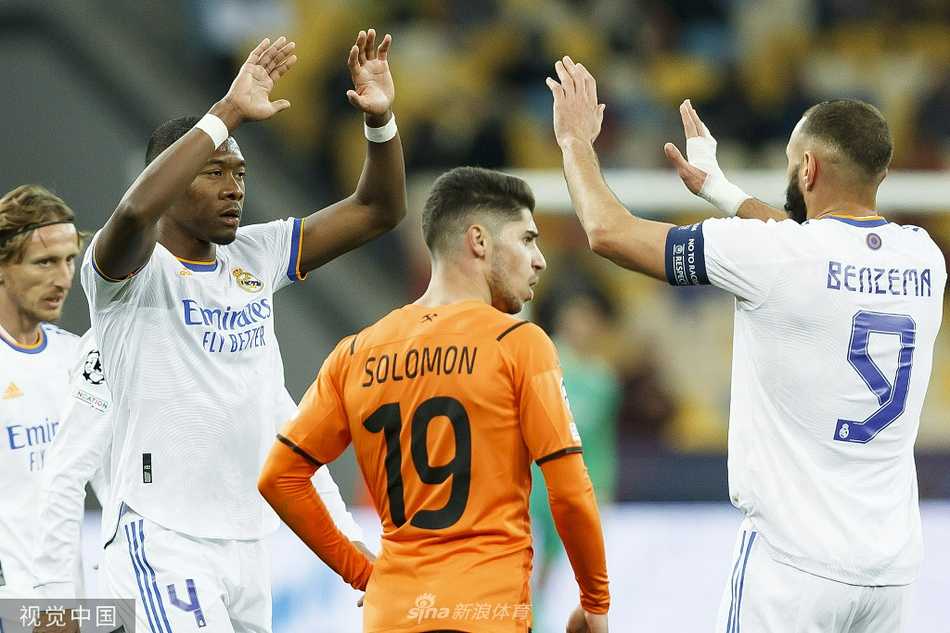 库尔图瓦化身章鱼门神，用一次不可思议的扑救拒绝了对手的必进球，他那舒展的身姿是皇马防线上最令人安心的保障