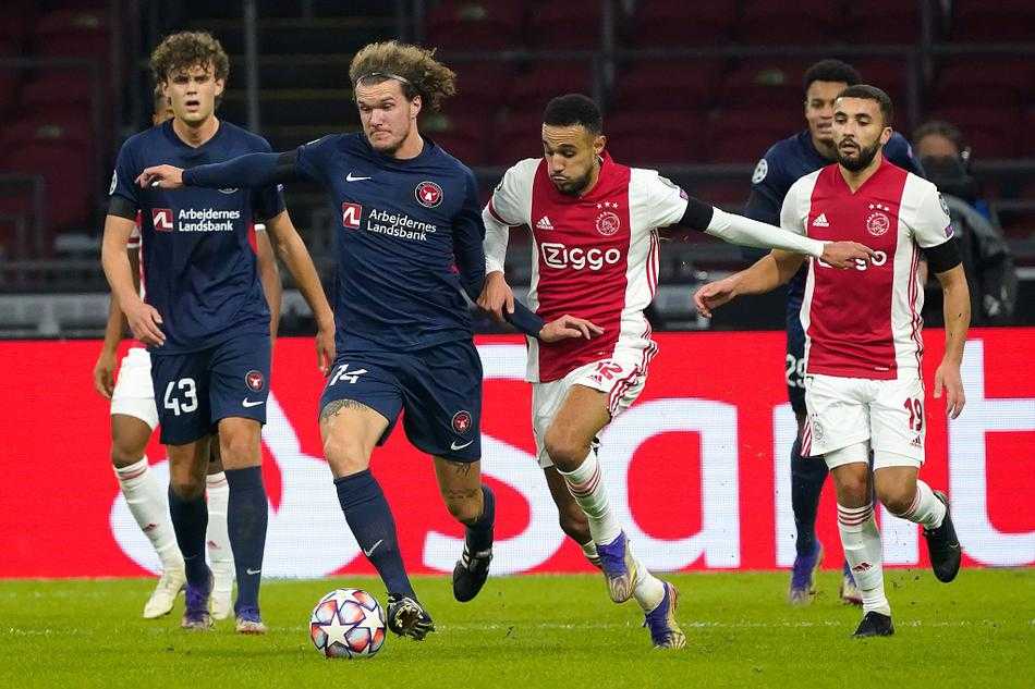 队长塔迪奇用一次手术刀般精准的直塞球撕开对手整条防线，队友马兹拉维心领神会高速插上，面对出击的门将冷静推射近角，将比分优势迅速扩大为两球。