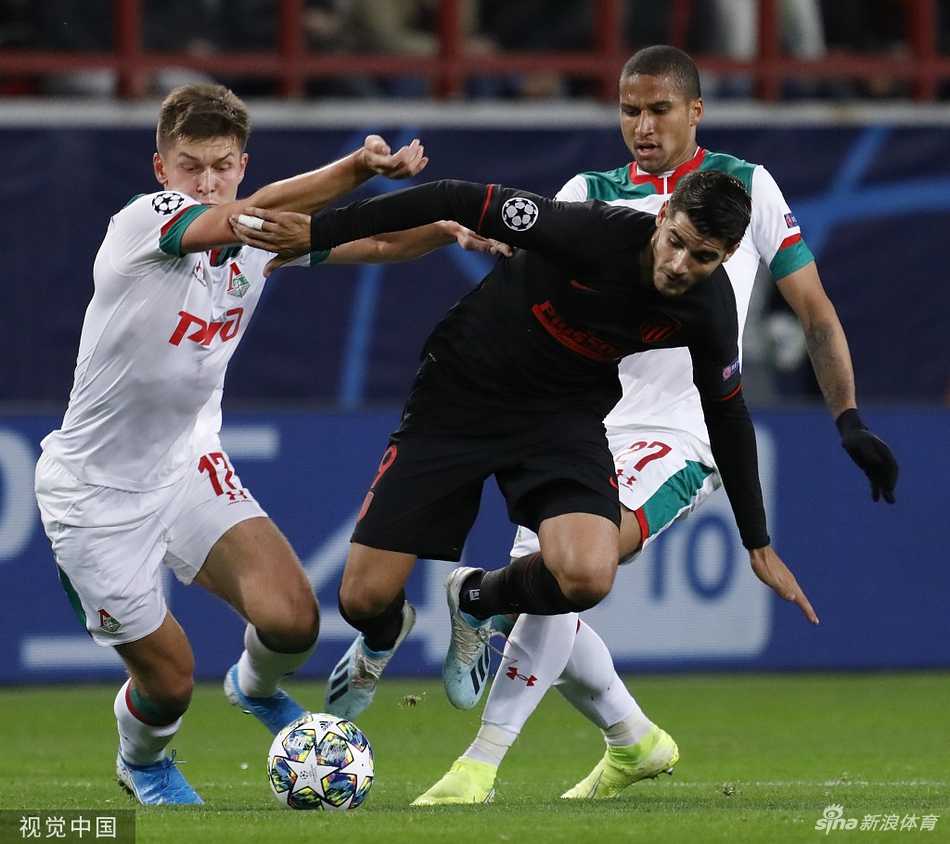 不止是进球，菲利克斯在场上展现出的盘带与突破，如同精灵般戏耍着对手的防线。