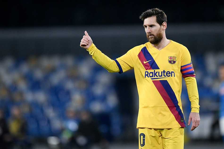 巴萨铁腰比达尔在拼抢中倒地，眼神中流露出不甘与懊恼，这次激烈的拼抢最终让他付出了两黄变一红的代价。