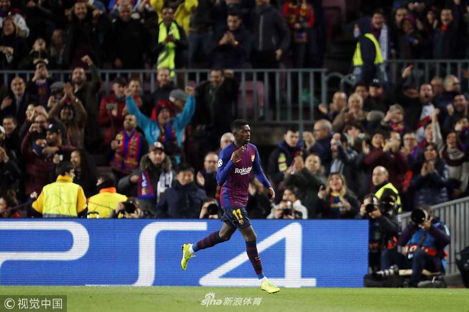 维尔马伦紧紧贴防孙兴慜，用身体卡住位置，不让热刺核心轻易转身突破