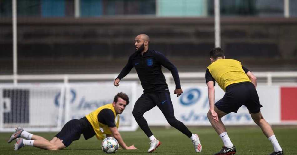 桑乔脚下生花，连续踩单车后轻巧挑传，凯恩心领神会插上射门，拉什福德在身后看得目瞪口呆