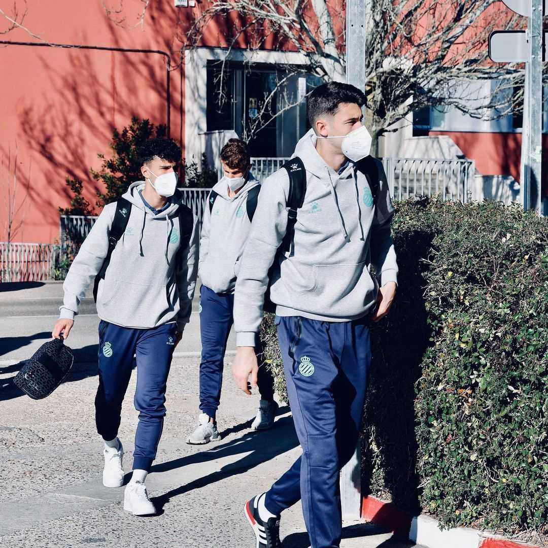 武磊进球后握拳怒吼，尽情宣泄积压已久的情绪与压力。