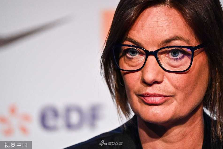 前锋玛丽-安托瓦内特·卡托托在训练中凌厉突破，状态正佳。