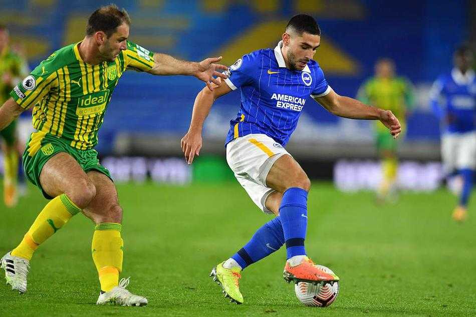 在一番混战中，西布朗中场利弗莫尔不幸将球碰进自家大门，他回头望向球网，眼神中写满了难以置信与无奈，身旁是错进错出的队友伊万诺维奇。