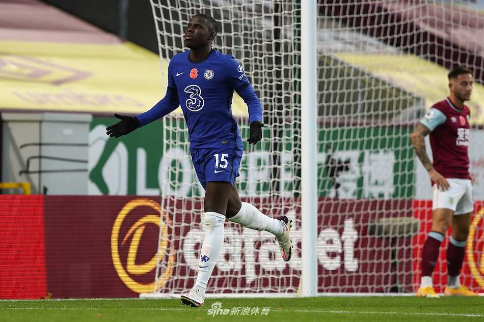 齐耶赫在禁区弧顶拔脚怒射，皮如流星般贴地飞入网窝，门将波普鞭长莫及，这是他为切尔西打入的首粒英超联赛进球。