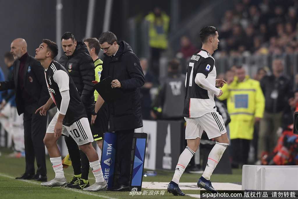 伊瓜因在比赛中奋力拼抢，他在前场的支点作用明显，正是他的助攻帮助替补登场的迪巴拉完成了绝杀。