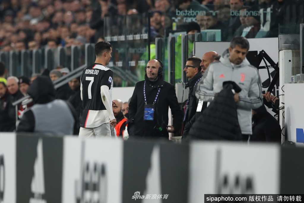 什琴斯尼高接低挡，奋力扑出AC米兰的必进球，他是本场尤文图斯能零封对手并最终取胜的另一大功臣。