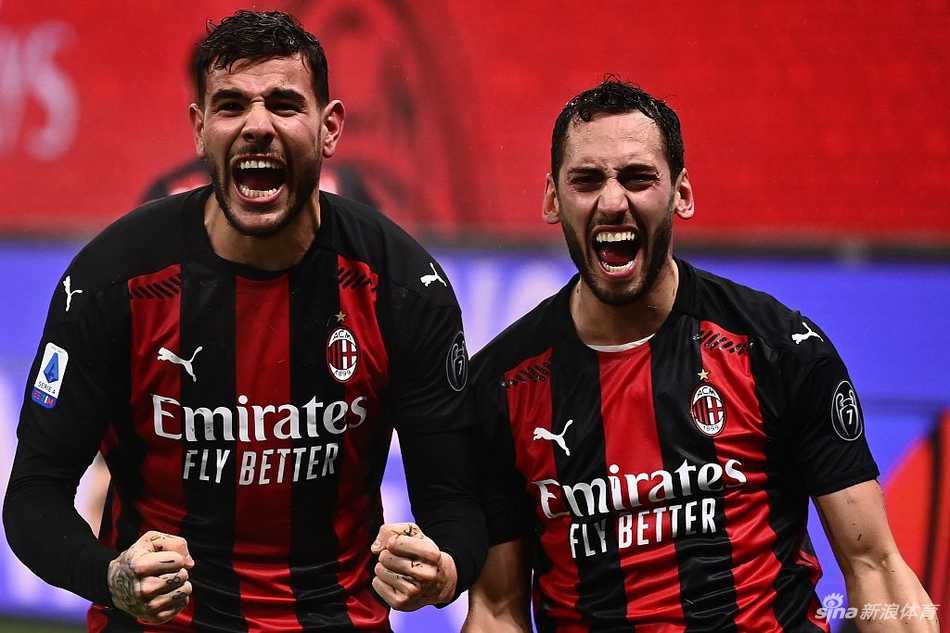 雷比奇在拉齐奥防守球员的缝隙中高高跃起，一记势大力沉的头槌攻门，皮球如出膛炮弹般直挂死角，圣西罗球场瞬间被他点燃