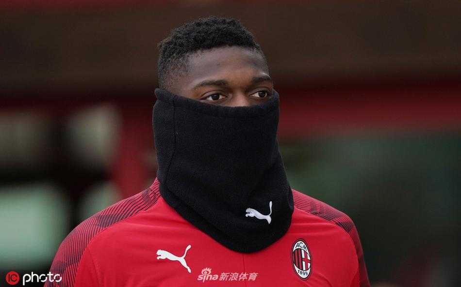 皮亚特克在禁区弧顶侧身凌空抽射，皮球如出膛炮弹般直挂死角，门将多纳鲁马虽然奋力扑救仍只能望球兴叹