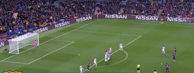 马内接后场长传后像一阵黑色旋风般超越拜仁后卫，在诺伊尔出击瞬间巧妙转身，随即左脚挑射空门，整个过程一气呵成。