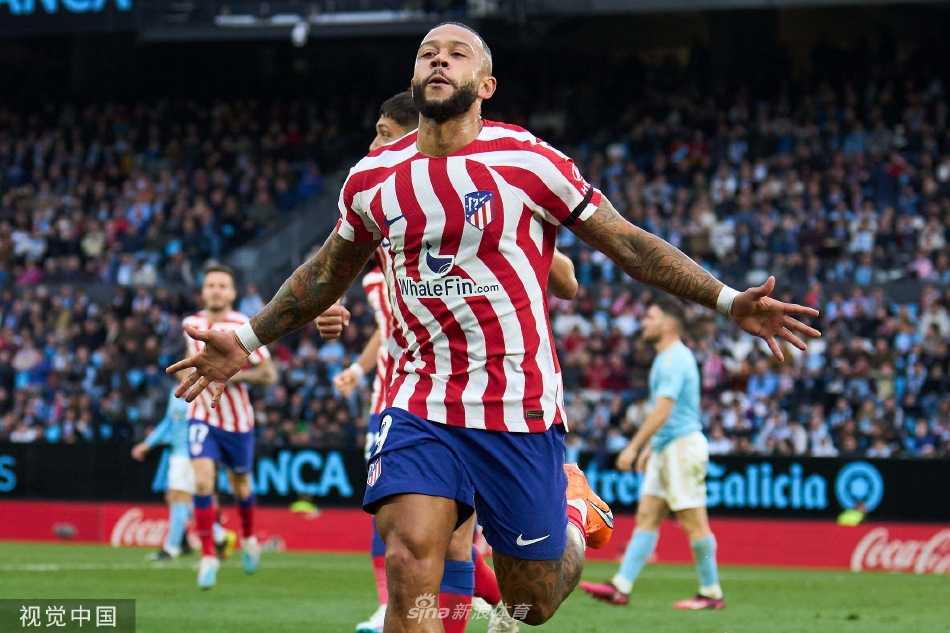 德佩激情怒吼庆祝绝杀进球，张开双臂奔跑在塞尔塔主场，马竞替补席球员纷纷冲入场内共享狂喜时刻