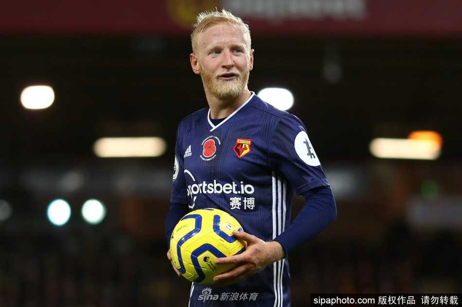 威尔·休斯身着水晶宫训练服，在训练场上展现标志性专注眼神，准备开启伦敦南部新征程。