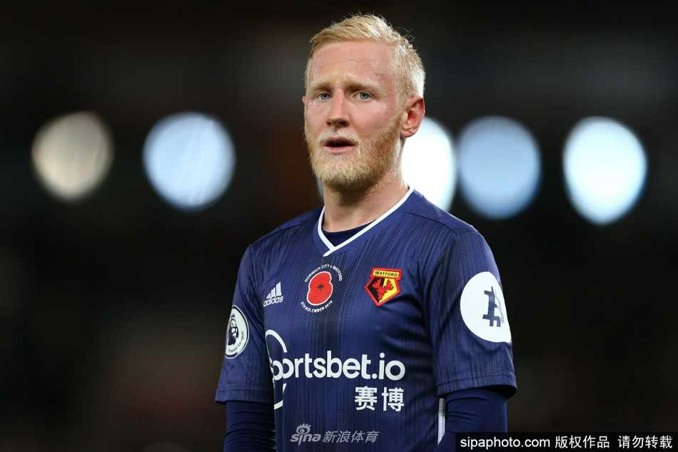 威尔·休斯在训练中全力以赴，汗水挥洒，镜头捕捉到他抢断瞬间的拼劲与决心，这正是维埃拉所要求的精神属性。