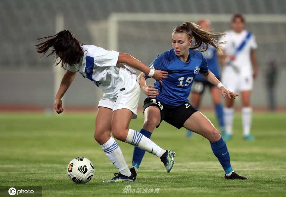 终场哨响，双方队员在中圈附近相互致意，瑞典球员的脸上带着如释重负，而爱尔兰姑娘们眼中则写满了自豪与不屈。