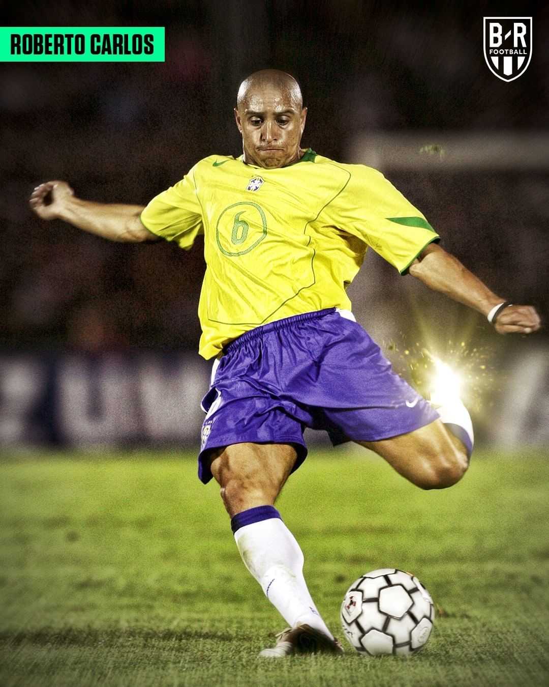 迪马利亚在高速奔跑中用左脚外脚背送出极具想象力的撩传，皮球绕过所有后卫